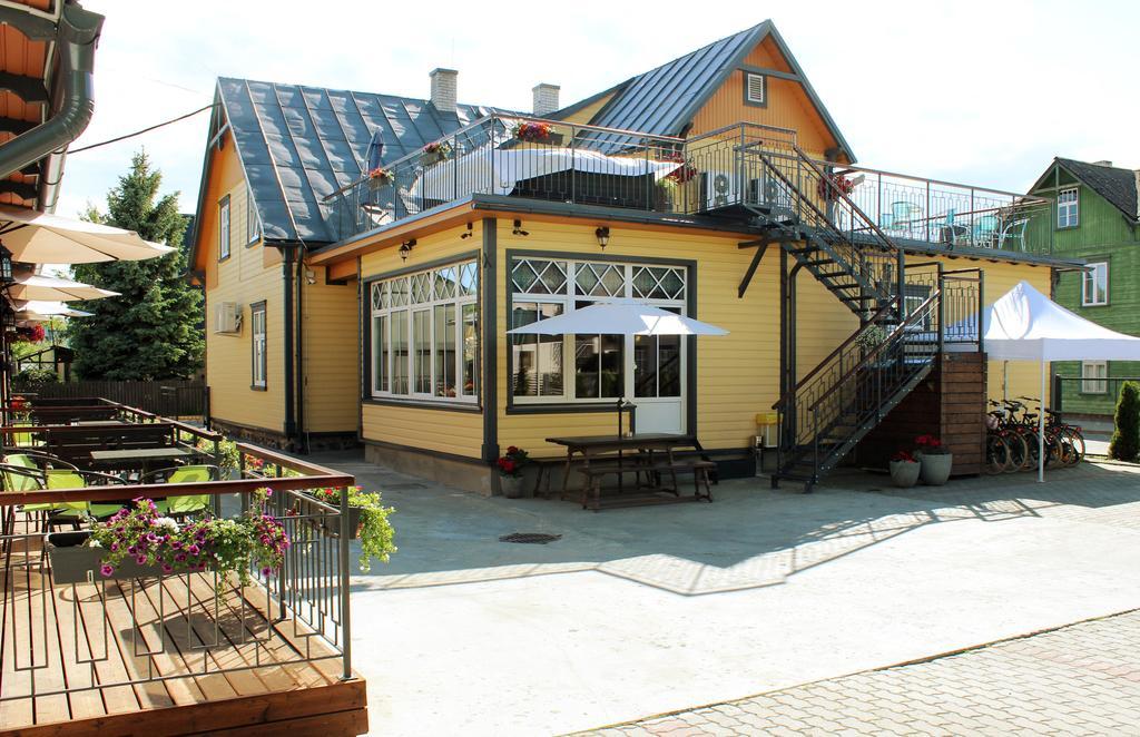 Embrace Hotel & Apartments Pärnu Buitenkant foto